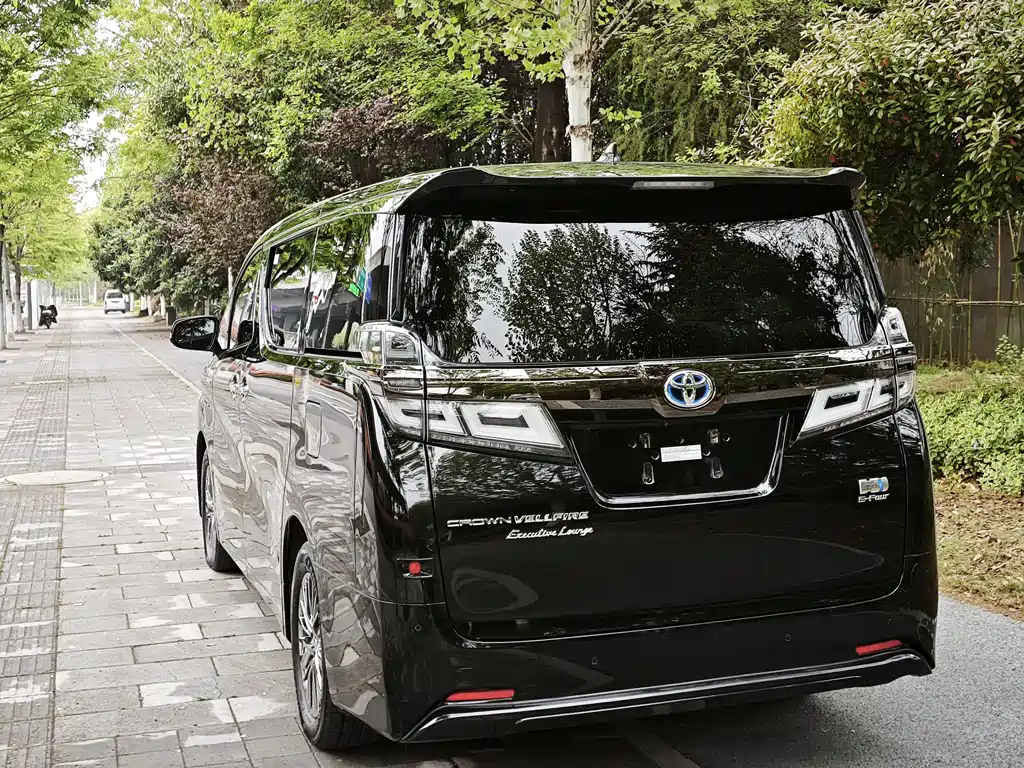 Toyota Vellfire 2023 — фото 8