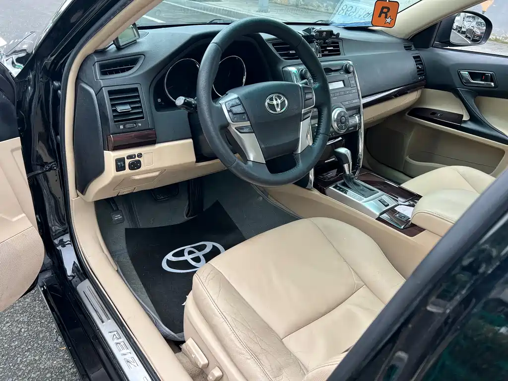 Toyota Reiz 2013