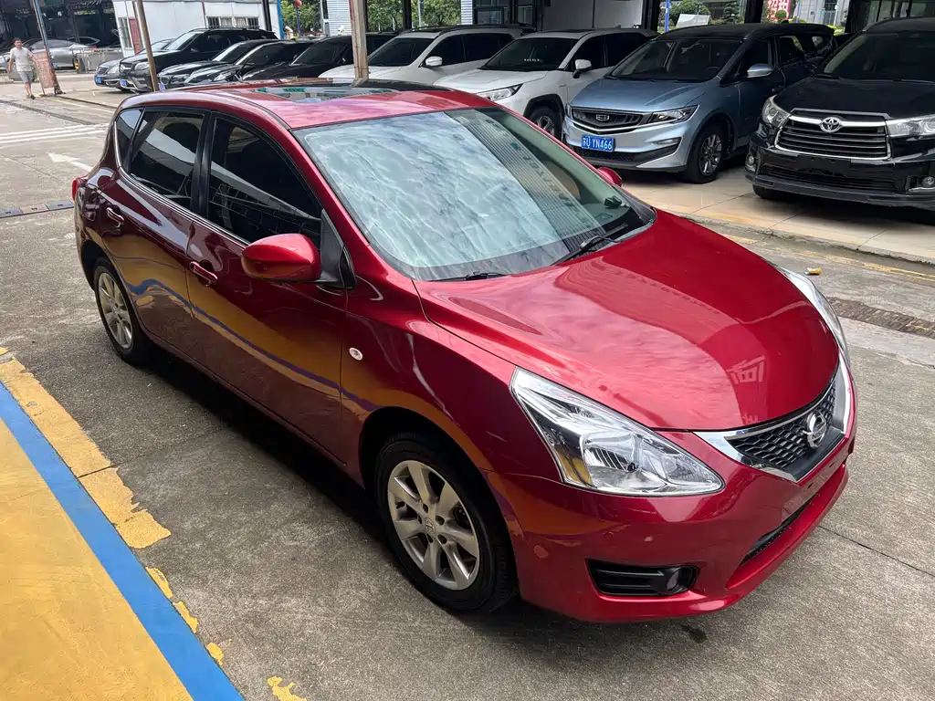 Nissan Tiida 2015