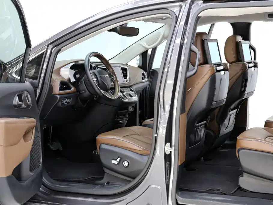 Chrysler Grand Voyager 2019 — фото 5