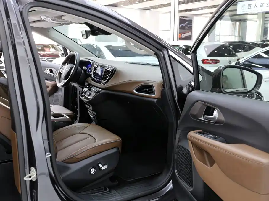 Chrysler Grand Voyager 2019 — фото 18