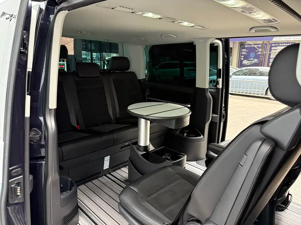 Volkswagen Multivan 2017 — фото 11