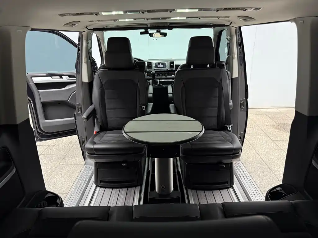 Volkswagen Multivan 2017 — фото 18