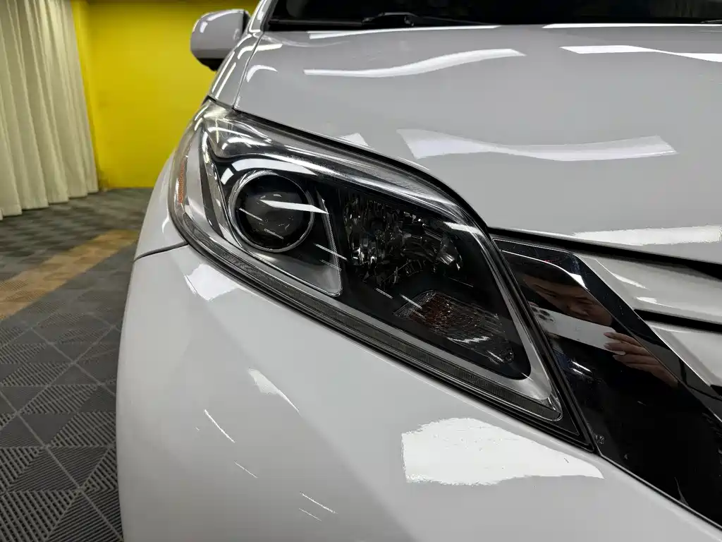 Toyota Sienna 2015 — фото 13
