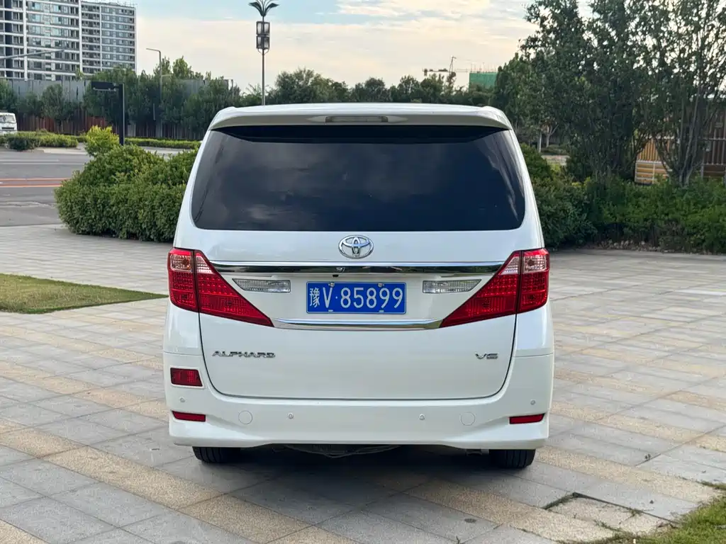 Toyota Alphard 2014 — фото 17