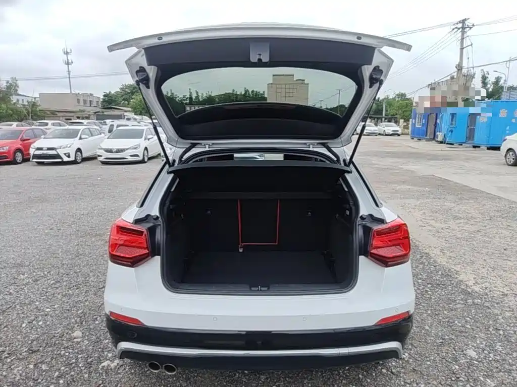 Audi Q2L 2021 — фото 19