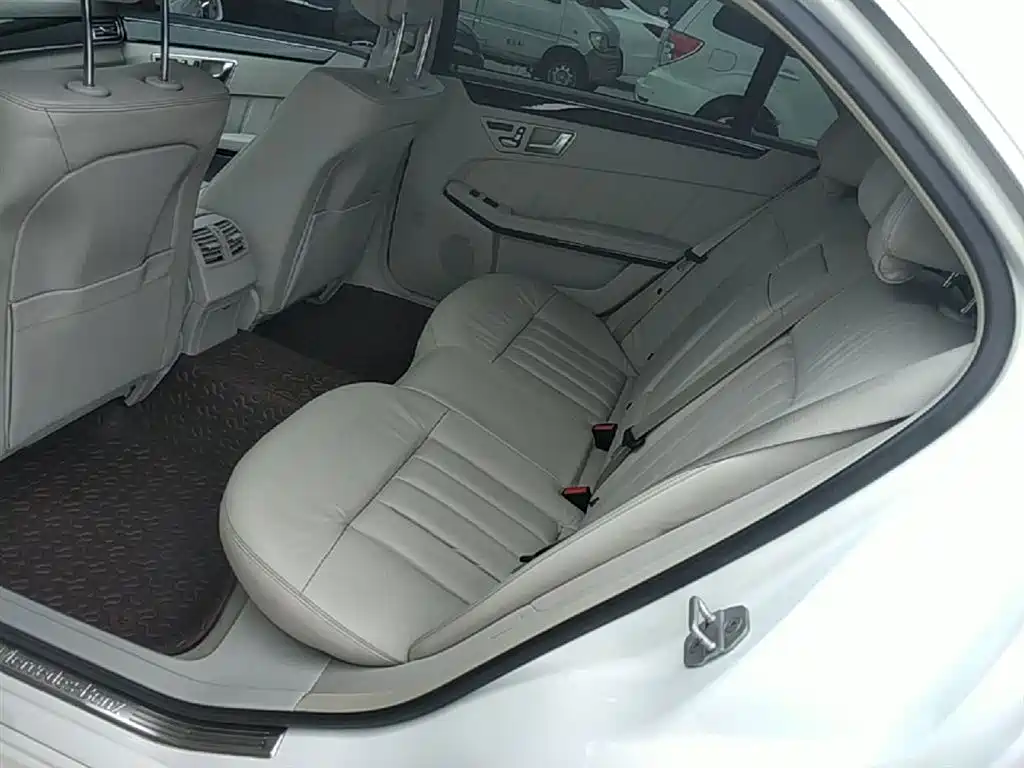 Mercedes-Benz E-Class 2014 — фото 17