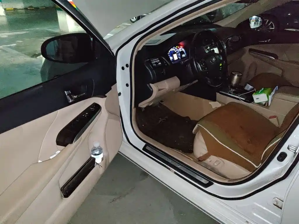 Toyota Camry 2014 — фото 12
