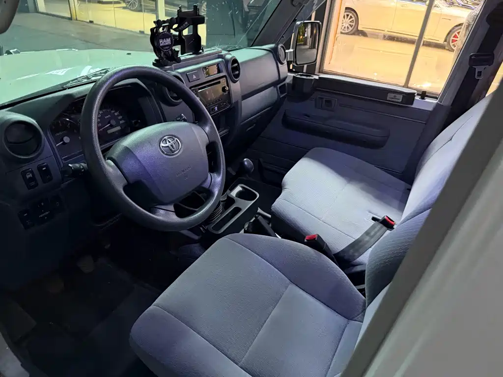 Toyota Land Cruiser 2023 — фото 2