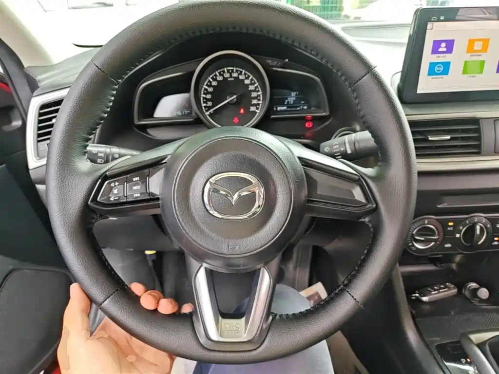 Mazda 3 Axela 2018 — фото 11