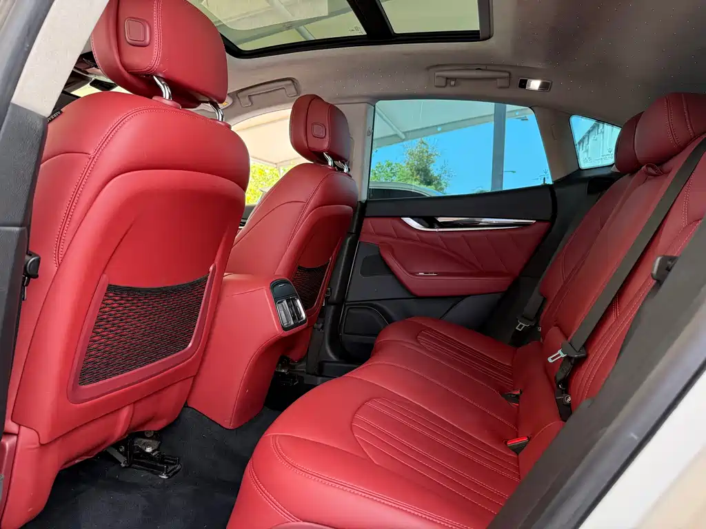 Maserati Levante 2017 — фото 10