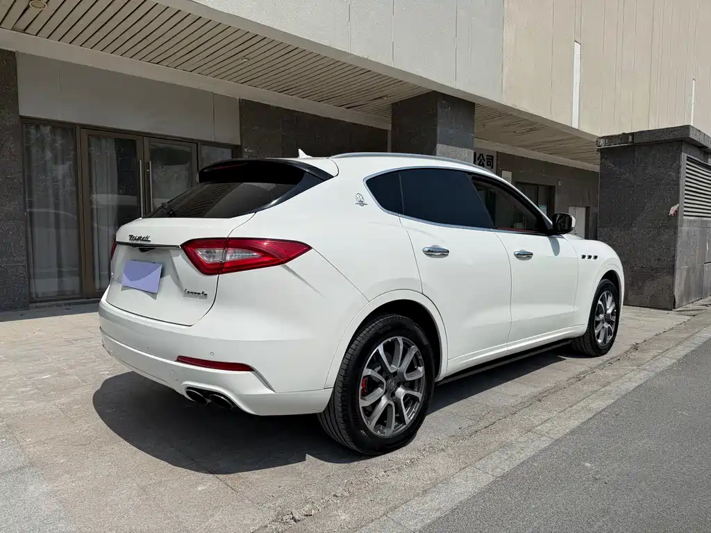 Maserati Levante 2017 — фото 8