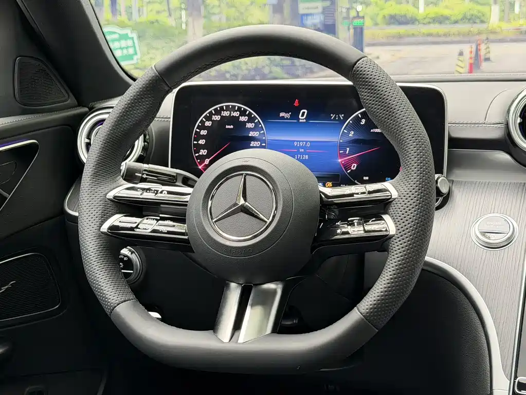 Mercedes-Benz C-Class 2024 — фото 10