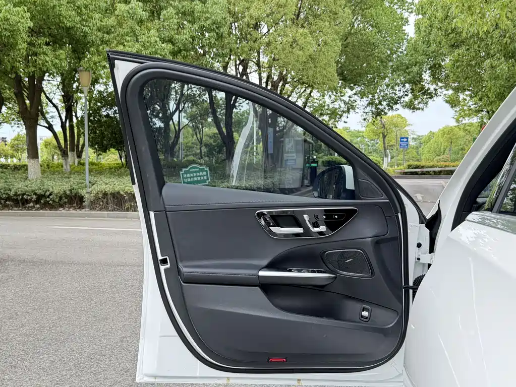 Mercedes-Benz C-Class 2024 — фото 13