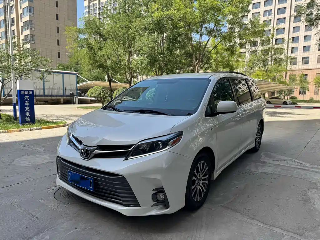 Toyota Sienna 2019 — фото 2