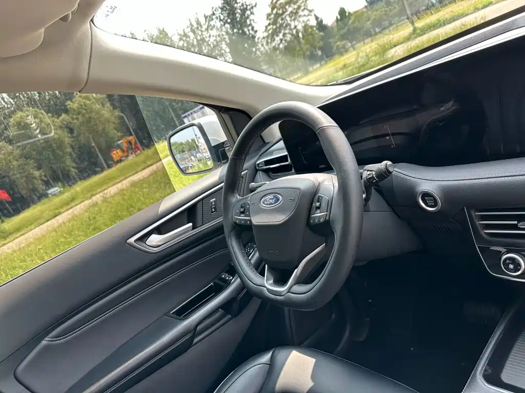 Ford Edge 2022 — фото 17
