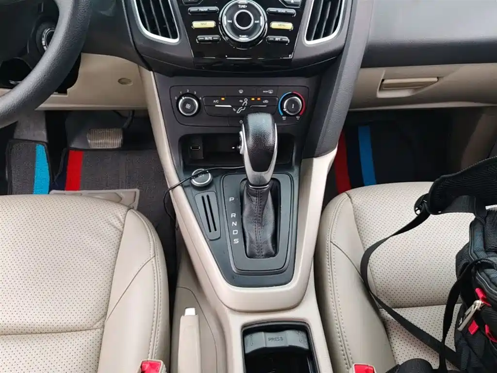 Ford Focus 2018 — фото 14