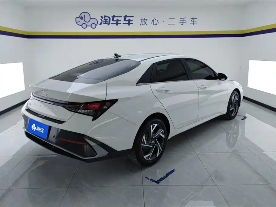 Hyundai Elantra 2025 — фото 3