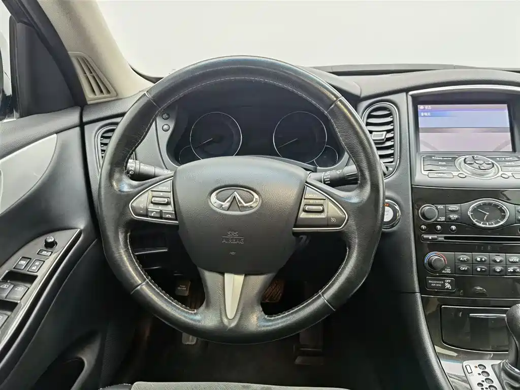 Infiniti QX50 2016 — фото 11