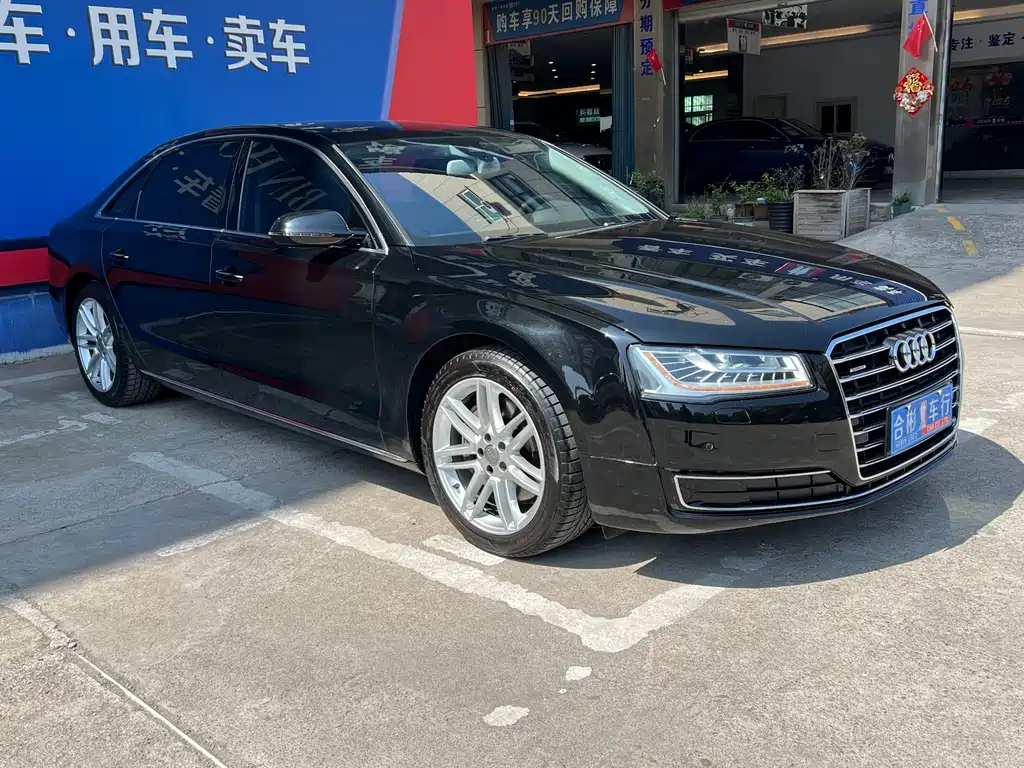 Audi A8 2017 — фото 31