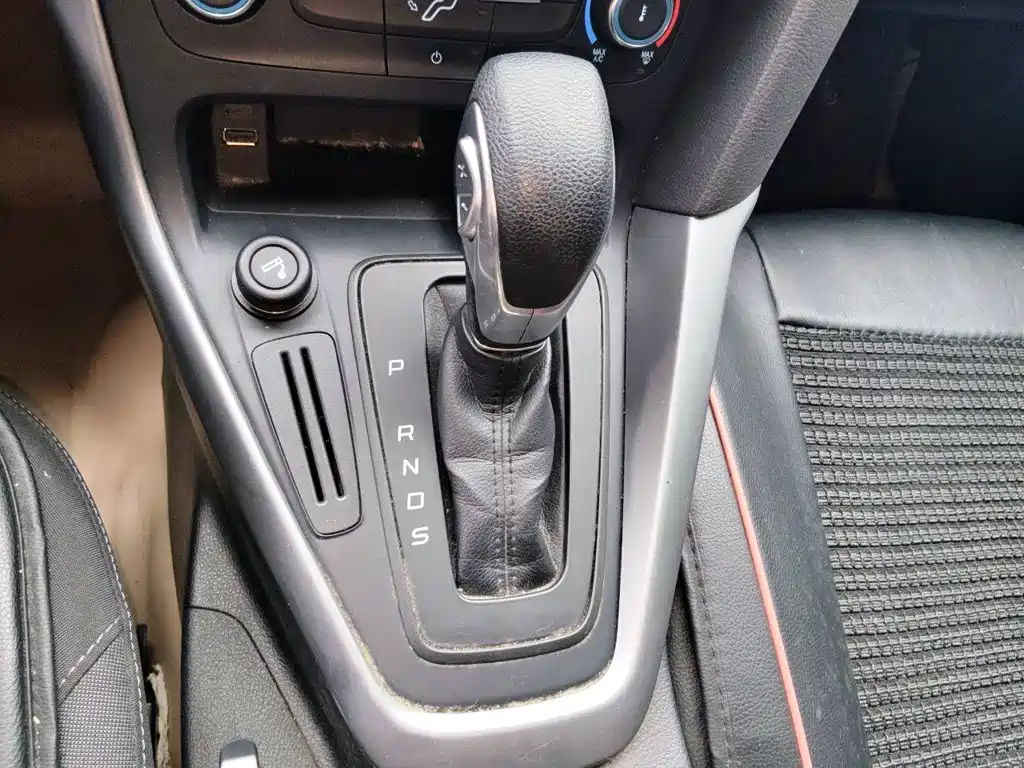 Ford Focus 2015 — фото 11