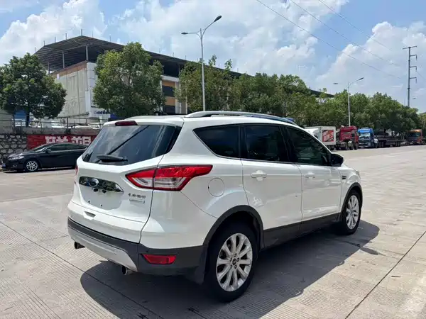 Ford Kuga 2015
