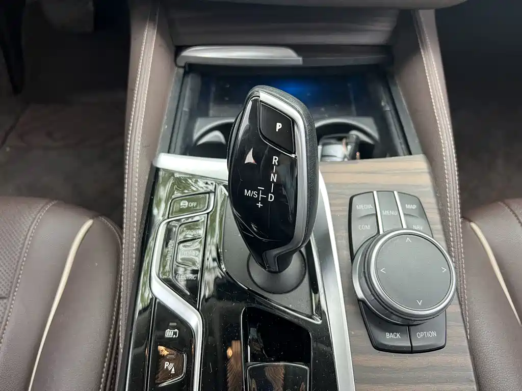 BMW 5 Series New Energy 2021 — фото 13