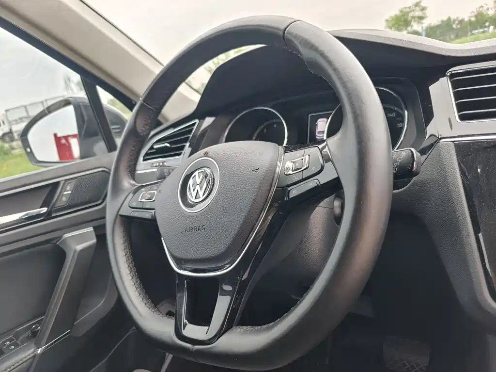 Volkswagen Tiguan L 2017 — фото 5