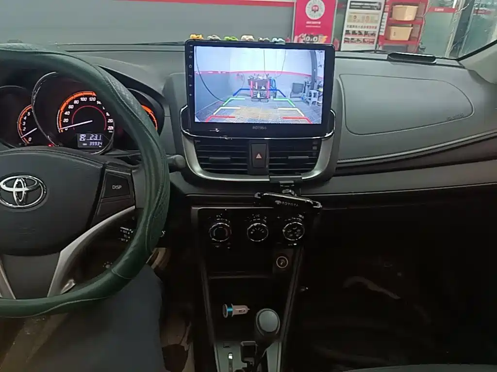 Toyota Yaris L 2023 — фото 13