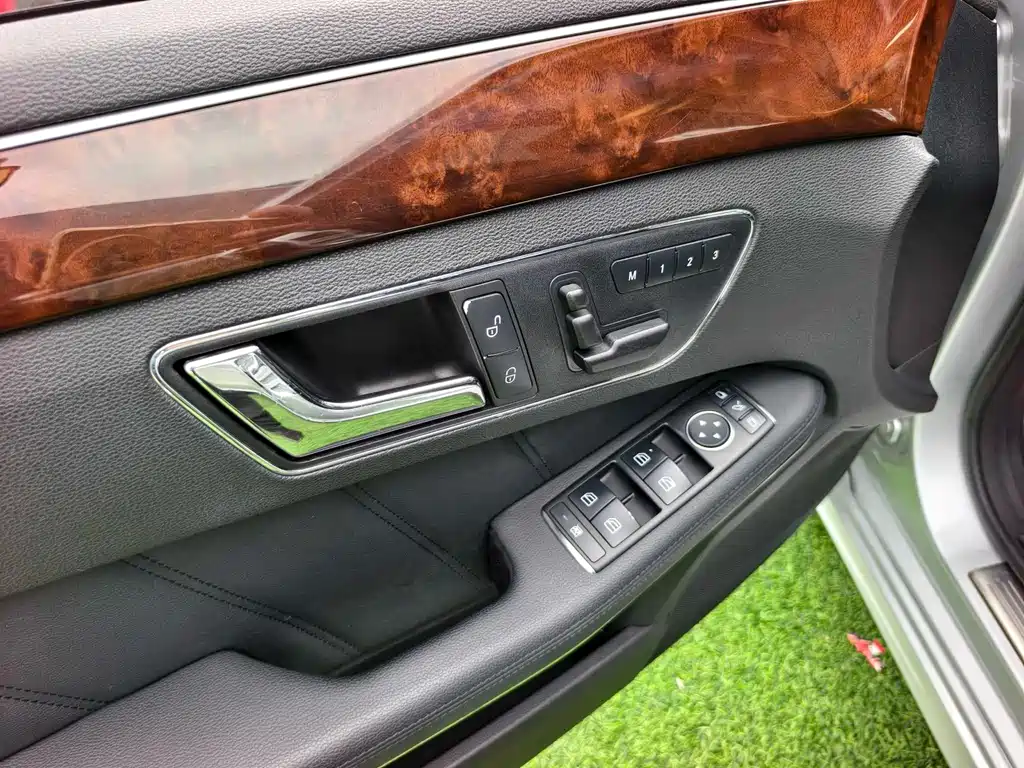 Mercedes-Benz E-Class 2012 — фото 10