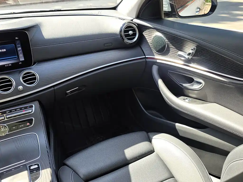 Mercedes-Benz E-Class 2020 — фото 17