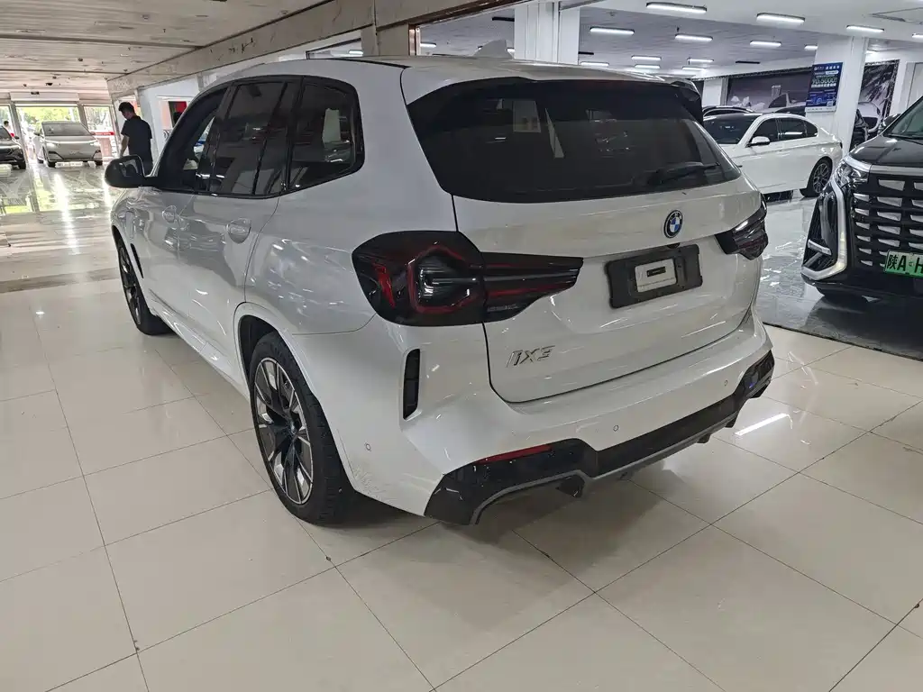 BMW iX3 2023 — фото 16