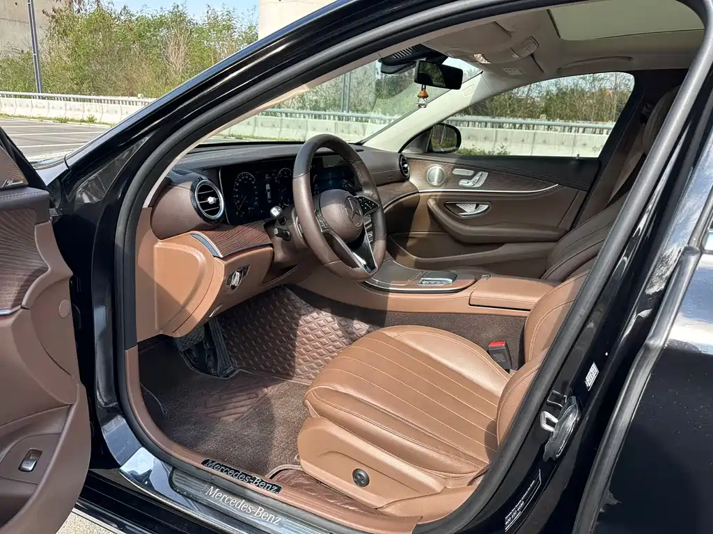 Mercedes-Benz E-Class 2023 — фото 4