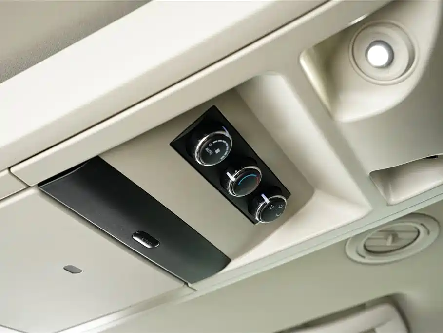 Chrysler Grand Voyager 2017 — фото 21