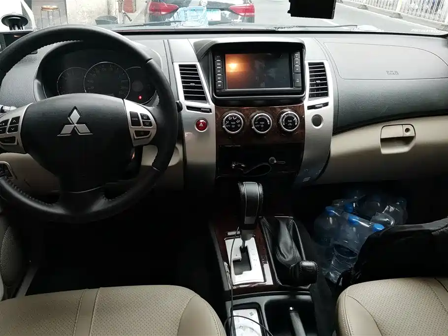 Mitsubishi Pajero Sport 2016 — фото 11
