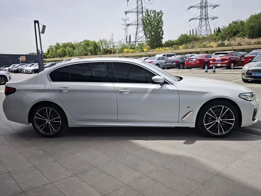 BMW 5 Series 2022 — фото 13