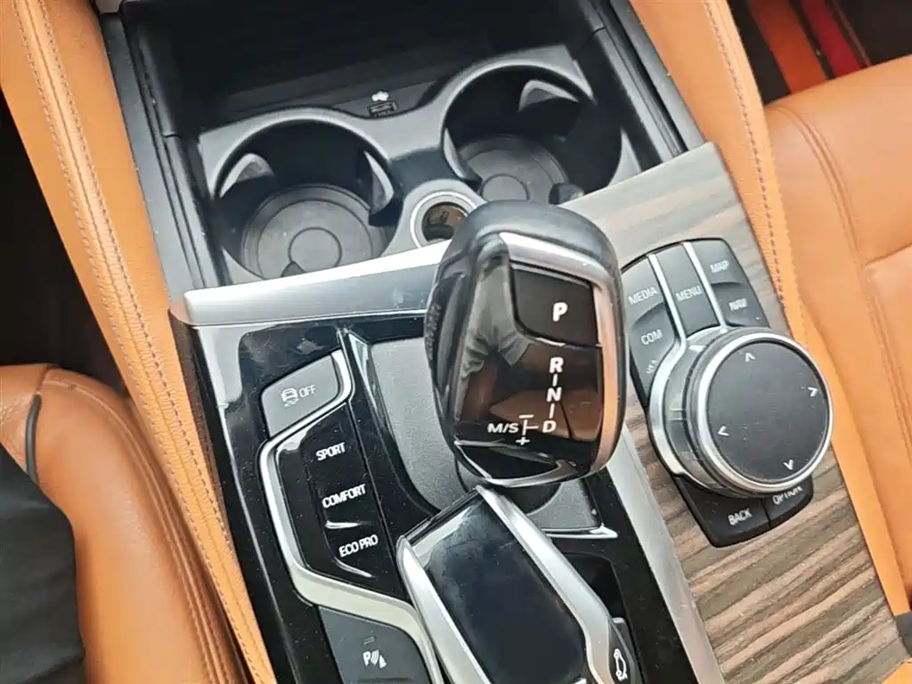 BMW 6 Series GT 2019 — фото 14