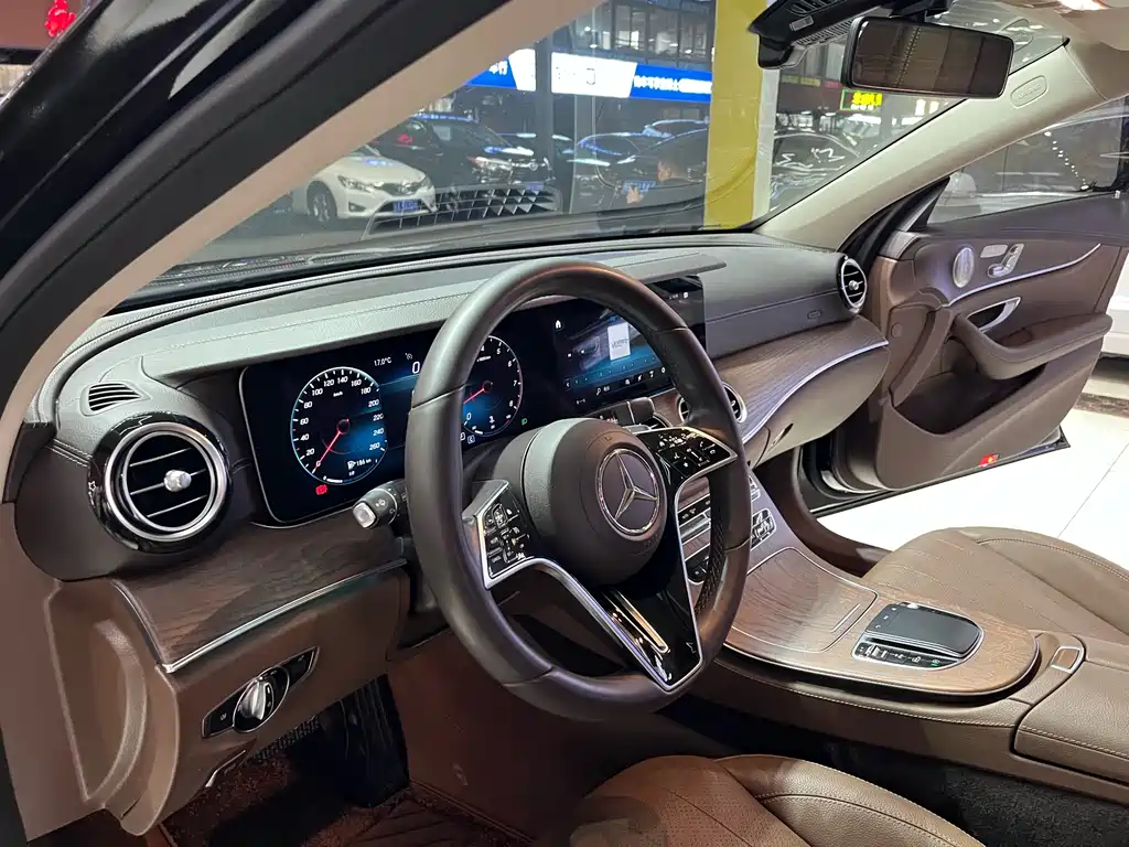 Mercedes-Benz E-Class 2022 — фото 10