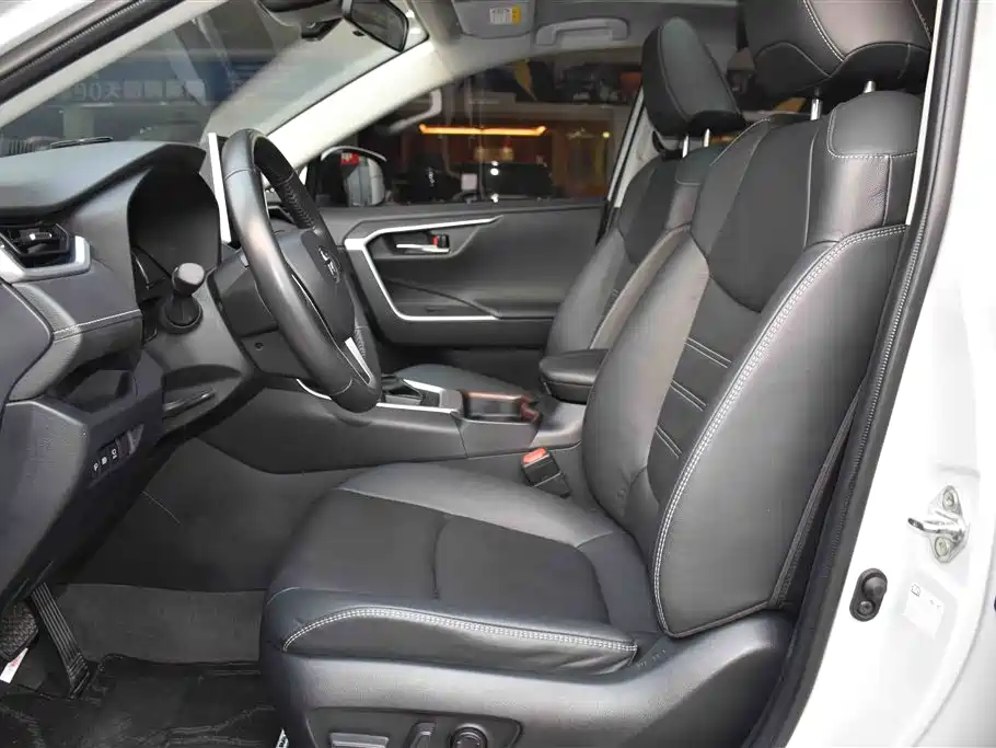 Toyota RAV4 2022 — фото 10
