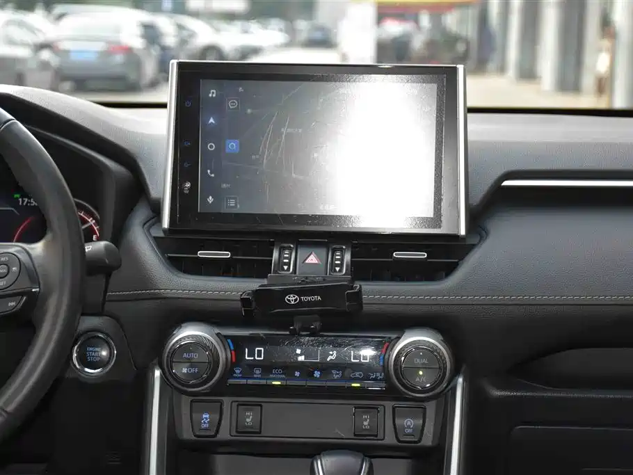 Toyota RAV4 2022 — фото 14