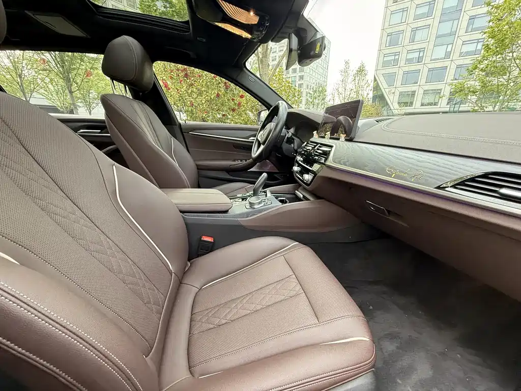 BMW 5 Series New Energy 2021 — фото 9