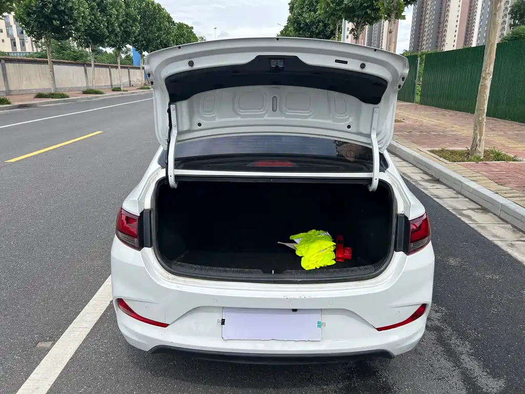 Hyundai Elantra 2018 — фото 18