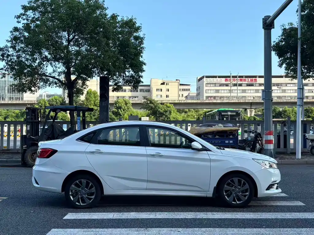 Changan Eado DT 2018 — фото 4