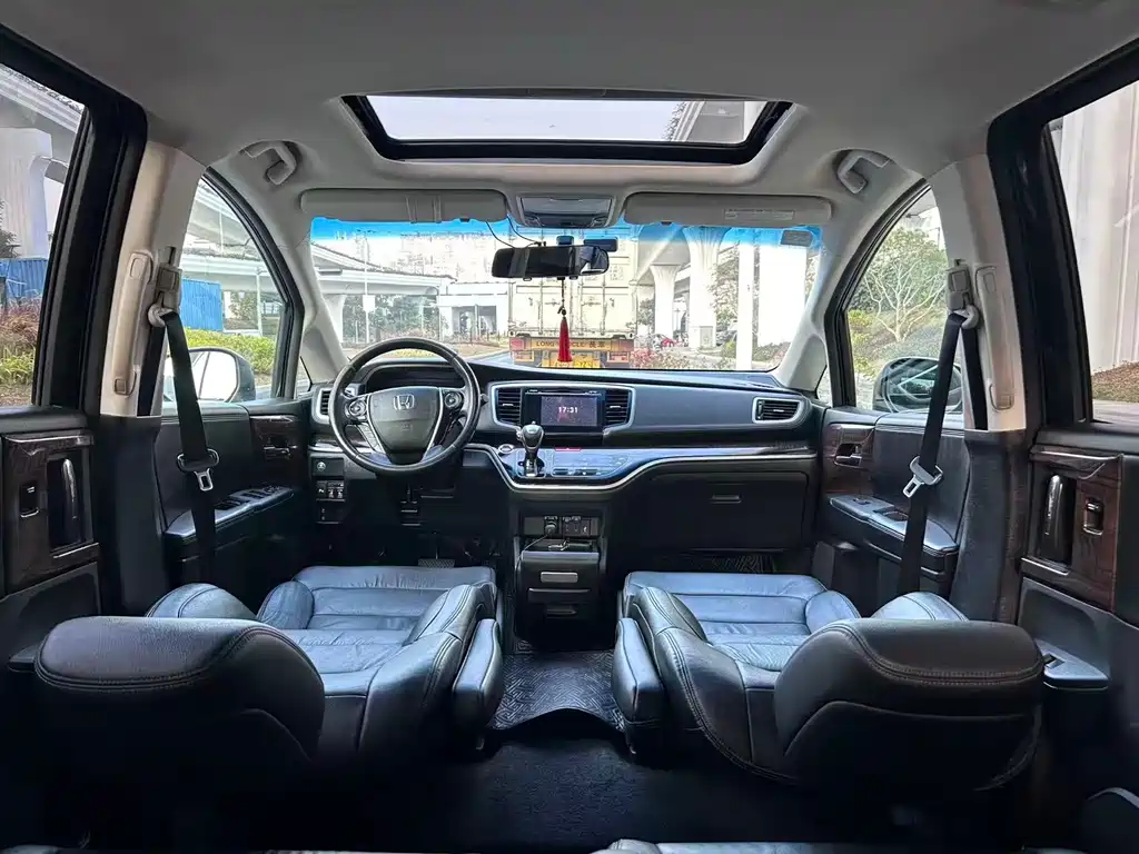 Honda Odyssey 2017 — фото 12