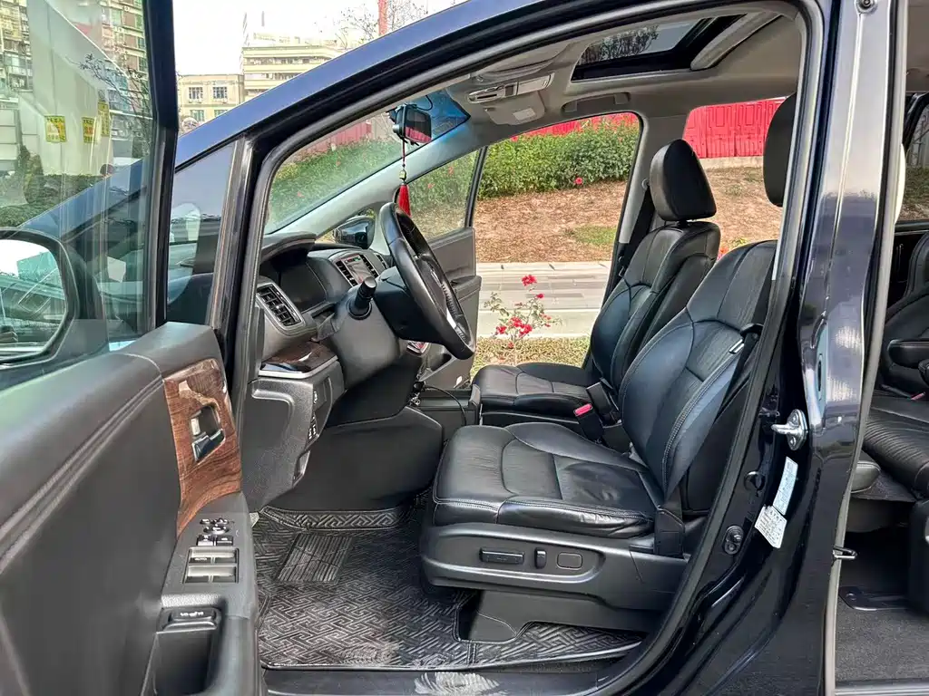 Honda Odyssey 2017 — фото 16