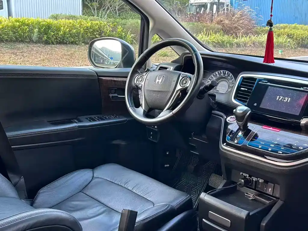 Honda Odyssey 2017 — фото 11