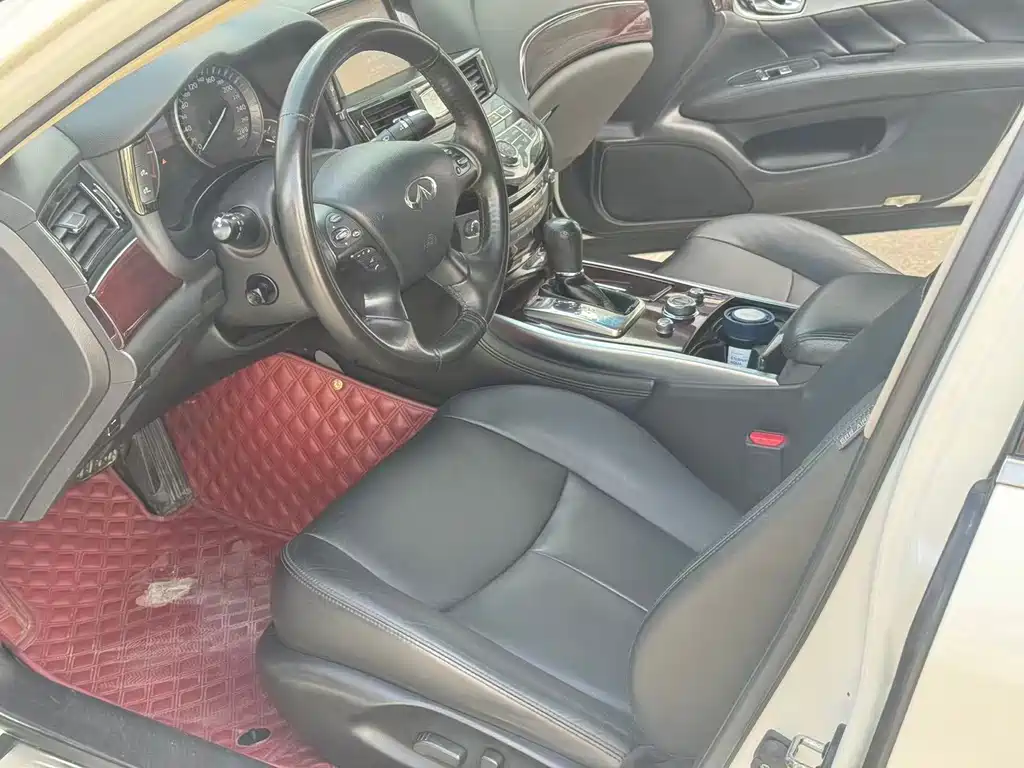 Infiniti Q70 2017