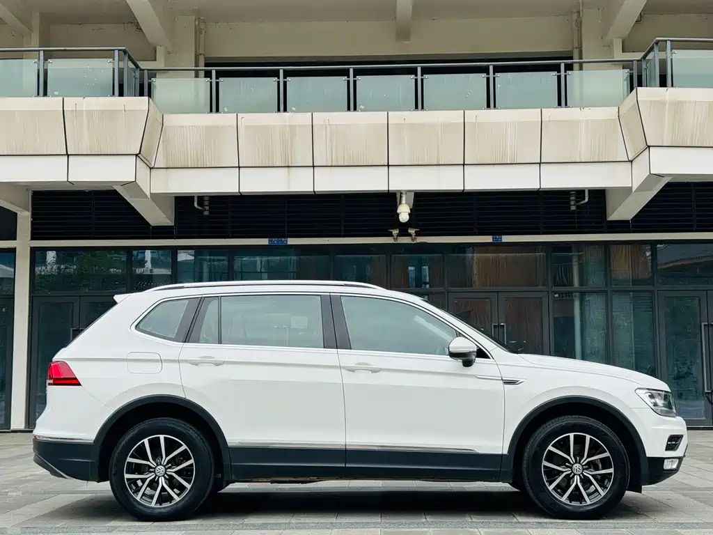 Volkswagen Tiguan L 2018 — фото 5