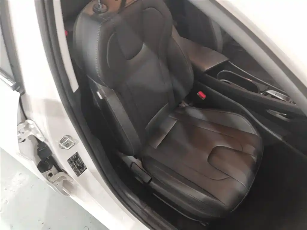 Hyundai Elantra 2023 — фото 25