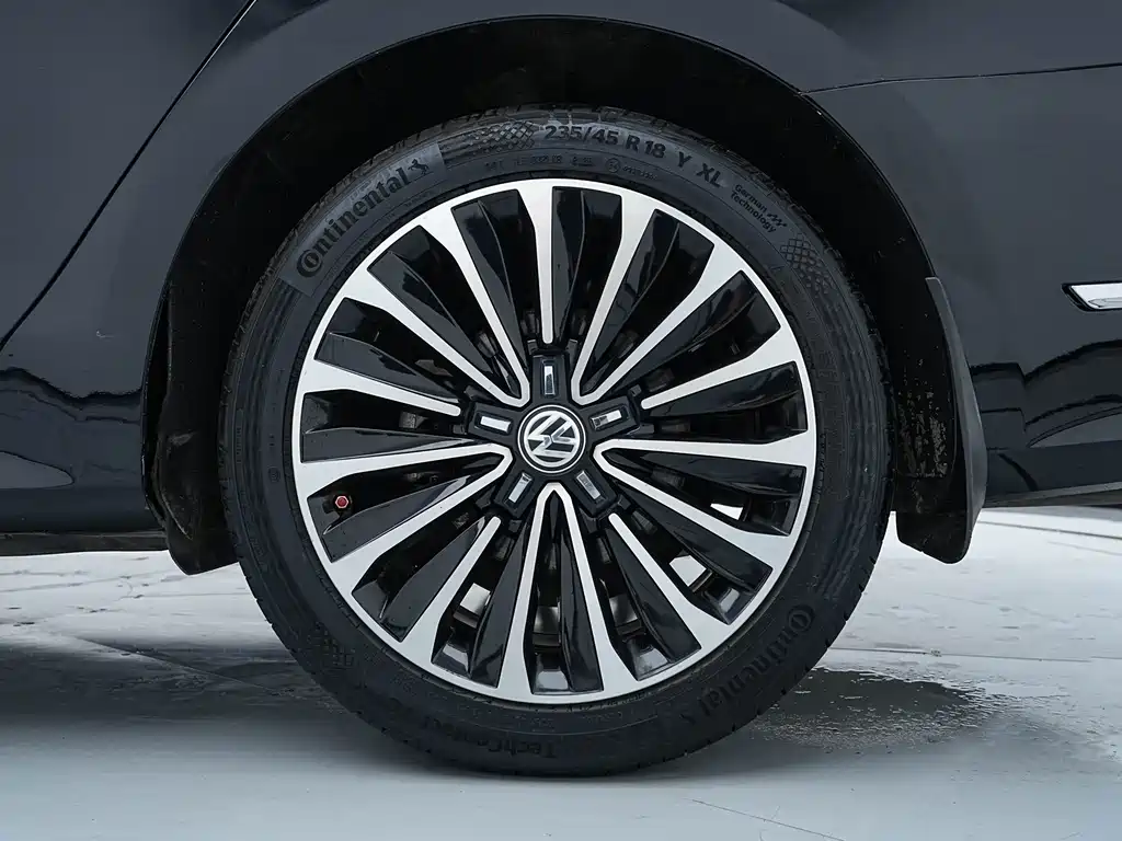 Volkswagen Passat 2017 — фото 27
